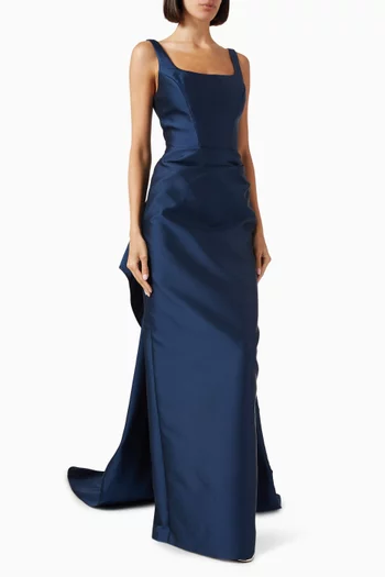 فستان سهرة بقصة مستقيمة بدرابيه