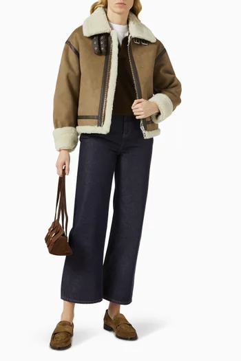 جاكيت بقصة فضفاضة مزينة بالفرو