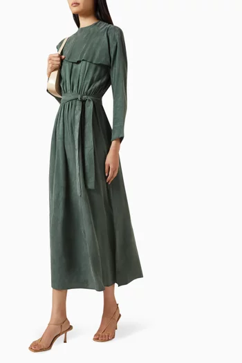 فستان متوسط الطول مقسم لأجزاء بحزام