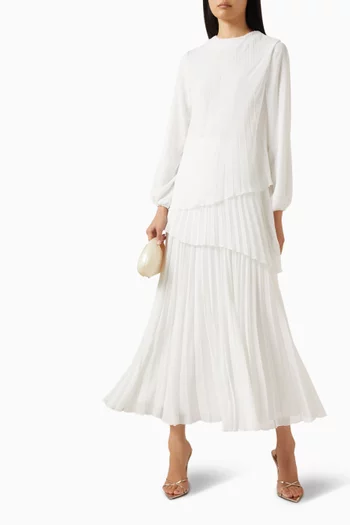 فستان طويل مقسم لأجزاء بطيّات