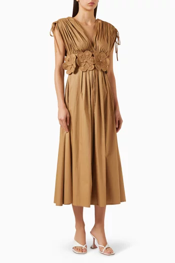 فستان بزهور بارزة