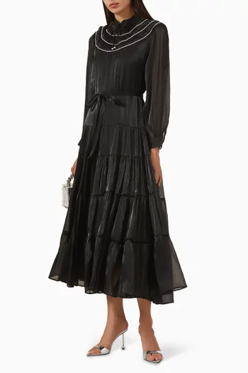 فستان متوسط الطول بأشرطة مطرزة وحزام