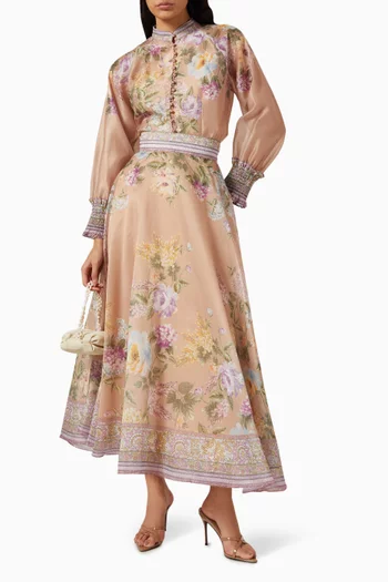 طقم بلوزة وتنورة مزين بنقشة