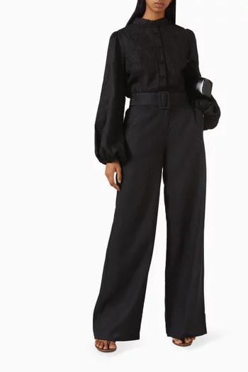 بنطال بحزام وقصة ساق واسعة