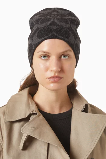 قبعة بيني بنقشة شعار الماركة بحجم كبير