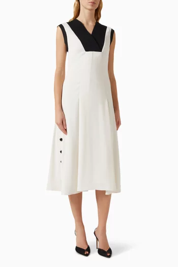 فستان متوسط الطول بفتحة رقبة V