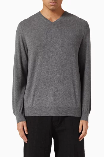 سترة بفتحة رقبة حرف V