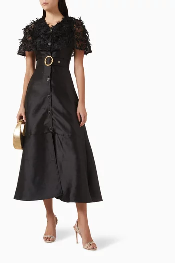 فستان بحزام مزين بالريش