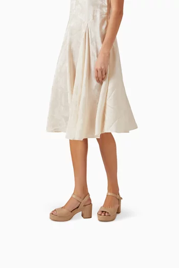 صندل بتصميم مبطّن جلد نابا