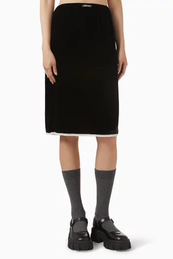 تنورة بقصة مستقيمة مخمل