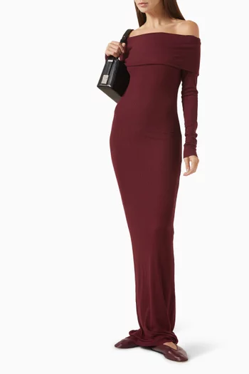 فستان طويل بأكتاف مكشوفة قماش ناعم ومضلع