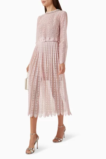 فستان متوسط الطول بتطريزات زهور دانتيل