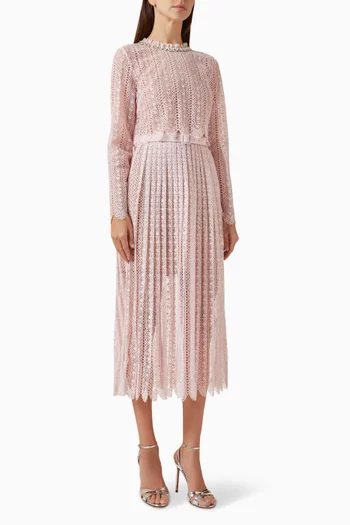 فستان متوسط الطول بتطريزات زهور دانتيل