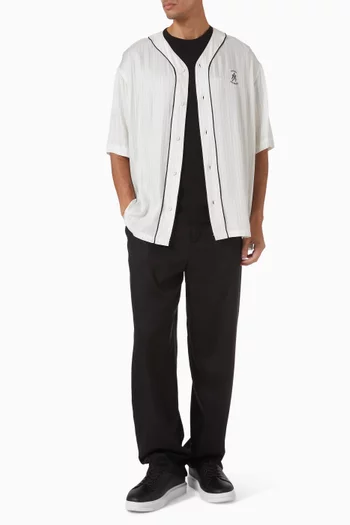 قميص بشعار الماركة