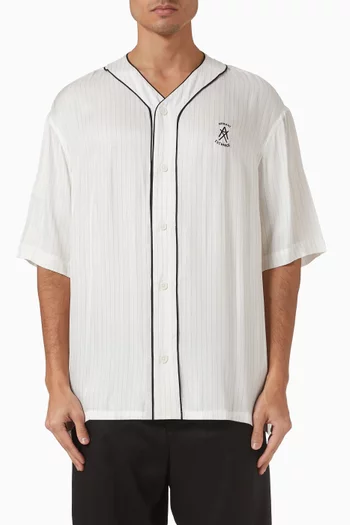 قميص بشعار الماركة