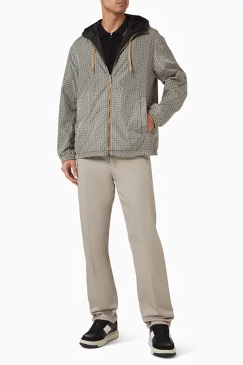 جاكيت بغطاء رأس وسحّاب