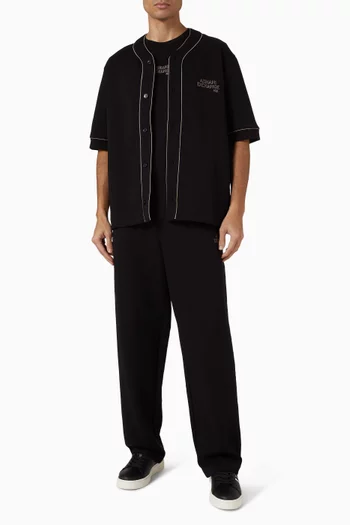 تي شيرت مزين بشعار الماركة قطن