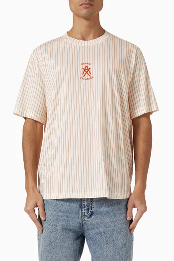 تي شيرت مزين بشعار الماركة قطن