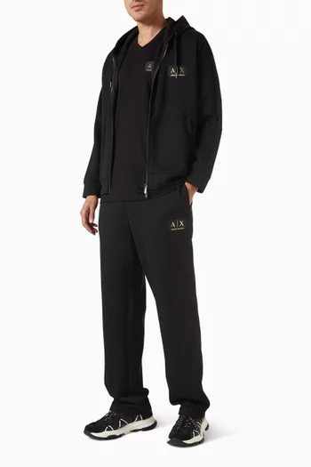 بنطال رياضي بشعار الماركة