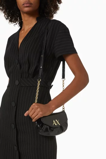 حقيبة كروس ميني بايج بشعار الماركة بسلسلة جلد صناعي