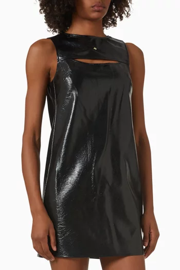 فستان قصير بفتحة أسفل الرقبة