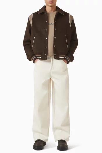 تي شيرت بقصة فضفاضة وشعار الماركة قطن