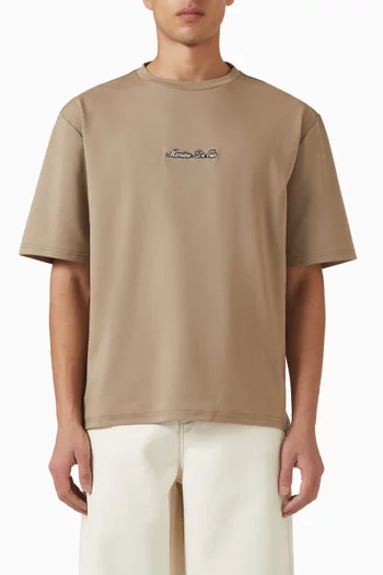 تي شيرت بقصة فضفاضة وشعار الماركة قطن