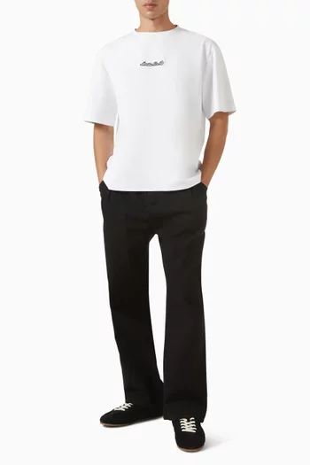 تي شيرت بقصة فضفاضة وشعار الماركة قطن