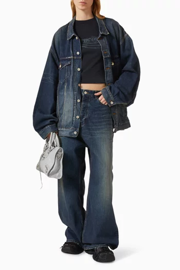 تي شيرت بأكمام مزدوجة وشعار الماركة مستوحى من الحملات الانتخابية بألوان شمع