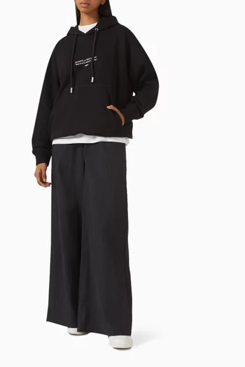 كنزة بغطاء رأس سكيت بطبعة عبارة قطن