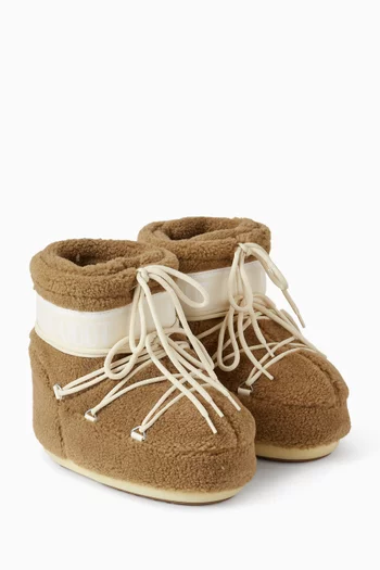 بوت ايكون أسفل الكاحل بأربطة صوف 