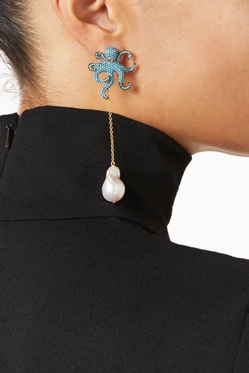 أقراط بولبينو مرصعة باللؤلؤ برونز مطلي ذهب عيار 24