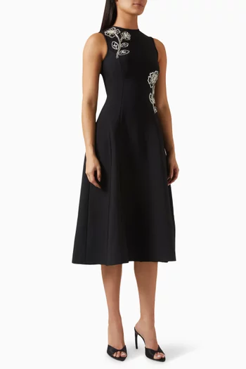 فستان سولاي مزين بتطريزات