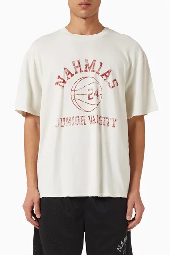 تي شيرت بشعار JV 24 وقصة مربعة قطن