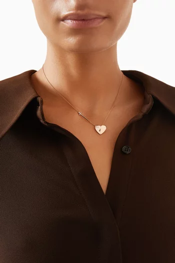 قلادة هيام بحلية سيف ذهب وردي عيار 18