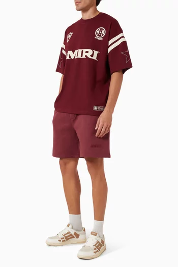 تي شيرت بقصة فضفاضة وطبعات رياضية قطن