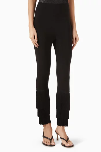 لغينغز بحواف قصيرة ومطرزة بشرّابات