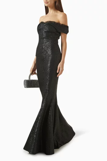 فستان سهرة بحافة بقصة ذيل السمكة وأكتاف مكشوفة