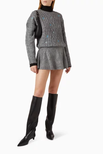 سترة منسوجة مزينة بتطريزات