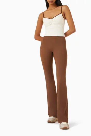 بلوزة باليه بلا أكمام بحمالات بلون مغاير