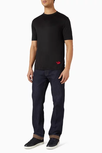 تي شيرت بشعار الماركة مزيج قطن