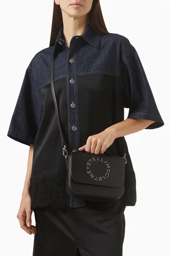 حقيبة بغطاء قلاب مزين بشعار الماركة جلد ألتر مات بارز الملمس