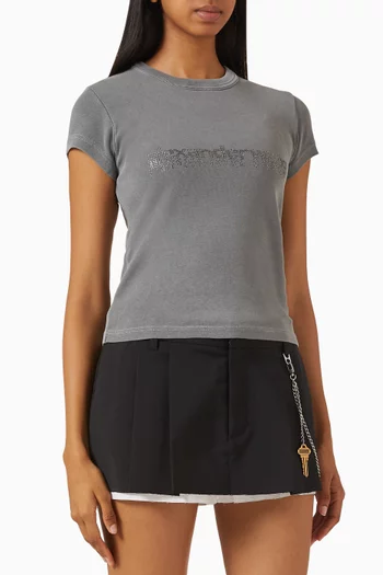 تي شيرت قصير بشعار الماركة مطرز بكريستال مثبت حراريًا قطن