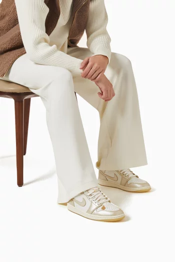 سنيكرز آير جوردان 1 إس إي بتصميم على الكاحل جلد