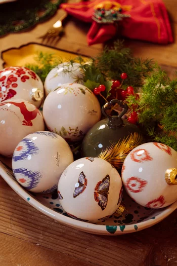 زينة لشجرة الكريسماس بنقشة فراشات بورسلين