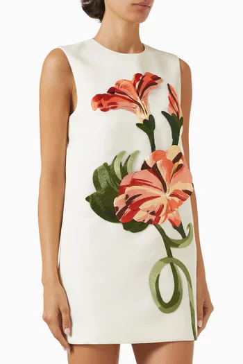 فستان إيفون قصير ورقع زهور مطرزة