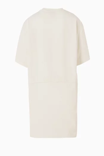 فستان بنمط تي شيرت بطبعة شعار الماركة بحجم كبير