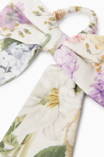 ربطة شعر سيرافينا بعقدة ونقشة حصرية