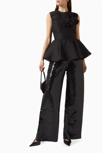 بلوزة مزينة بزهور بارزة ستان