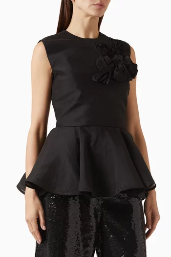 بلوزة مزينة بزهور بارزة ستان